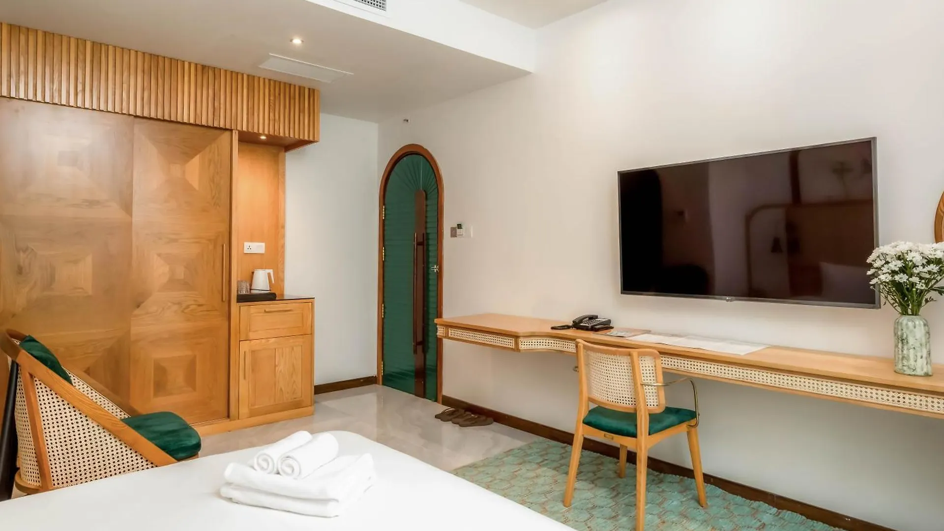 ***  Free Airport - Misaki Hotel By Sazi Ho Chi Minh City Vietnam